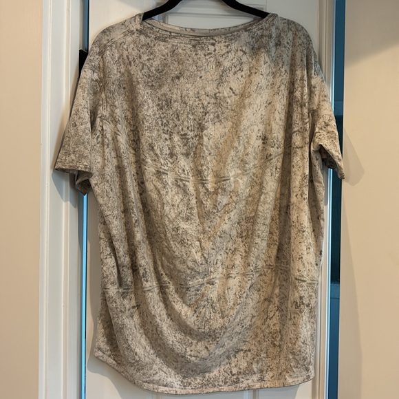 Lululemon back in action tee 6 - Picture 2 of 3